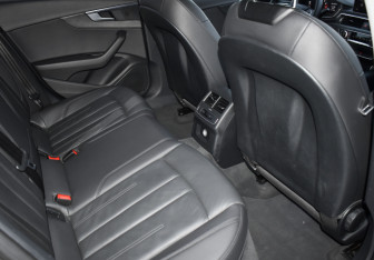Подержанный автомобиль Audi A4 Sedan 2018 года (20 фото)