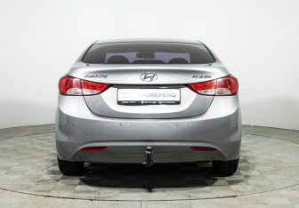 Подержанный автомобиль Hyundai Avante Sedan 2011 года (6 фото)