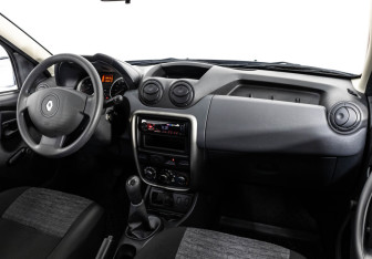 Подержанный автомобиль Renault Duster 2014 года (9 фото)