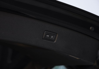 Подержанный автомобиль Audi Q7 2015 года (38 фото)