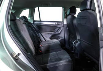 Подержанный автомобиль Volkswagen Tiguan 2021 года (24 фото)