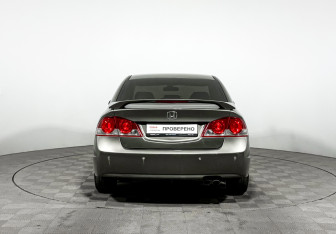 Подержанный автомобиль Honda Civic Sedan 2007 года (6 фото)