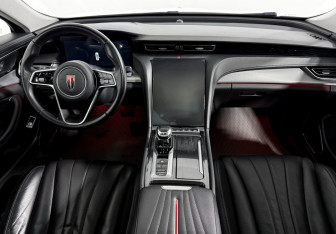 Подержанный автомобиль Hongqi H5 2023 года (14 фото)