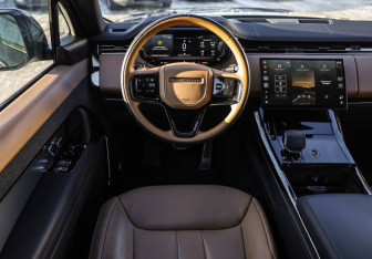 Подержанный автомобиль Land Rover Range Rover Sport 2024 года (13 фото)