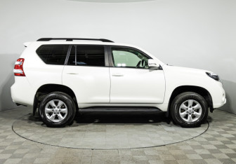 Подержанный автомобиль Toyota Land Cruiser Prado 2013 года (4 фото)