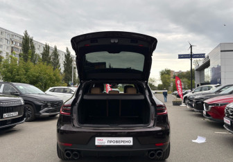 Подержанный автомобиль Porsche Macan 2016 года (17 фото)