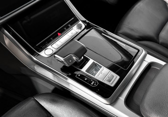Подержанный автомобиль Audi Q7 2020 года (12 фото)
