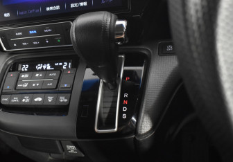 Подержанный автомобиль Honda Stepwgn 2018 года (19 фото)