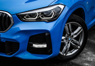 Подержанный автомобиль BMW X1 2021 года (11 фото)