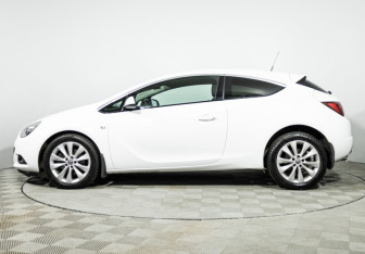 Подержанный автомобиль Opel Astra Hatchback 2013 года (8 фото)