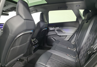 Подержанный автомобиль Audi Q5 2025 года (14 фото)