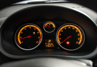 Подержанный автомобиль Opel Corsa 2013 года (11 фото)