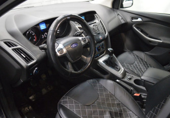 Подержанный автомобиль Ford Focus Hatchback 2011 года (10 фото)
