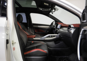 Подержанный автомобиль Geely Coolray 2023 года (27 фото)