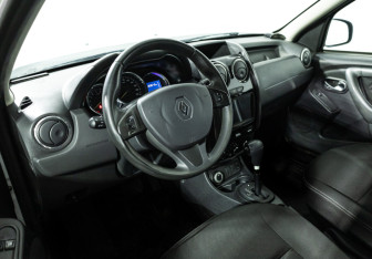 Подержанный автомобиль Renault Duster 2017 года (11 фото)