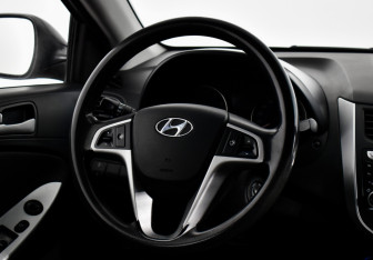 Подержанный автомобиль Hyundai Solaris Hatchback 2013 года (15 фото)