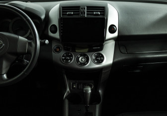 Подержанный автомобиль Toyota RAV4 2007 года (14 фото)
