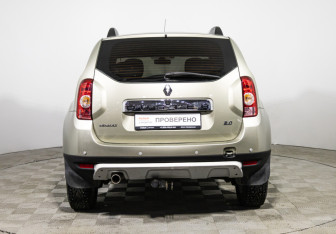 Подержанный автомобиль Renault Duster 2013 года (6 фото)