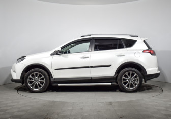 Подержанный автомобиль Toyota RAV4 2018 года (4 фото)