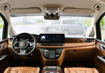 Подержанный автомобиль Hongqi HQ9 2022 года (11 фото)