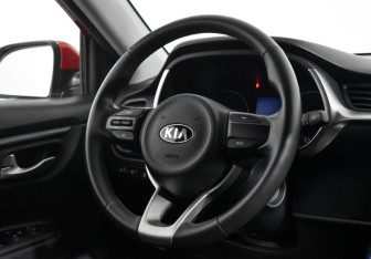 Подержанный автомобиль Kia Rio Hatchback 2021 года (15 фото)