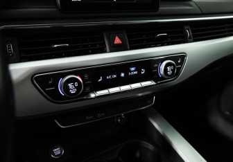 Подержанный автомобиль Audi A4 Sedan 2018 года (17 фото)