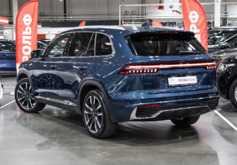 Подержанный автомобиль Geely Monjaro 2023 года (10 фото)