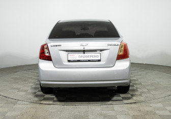 Подержанный автомобиль Chevrolet Lacetti Sedan 2007 года (6 фото)