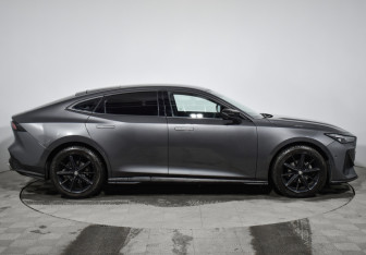 Подержанный автомобиль Changan UNI-V 2023 года (4 фото)