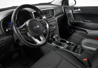 Подержанный автомобиль Kia Sportage 2020 года (9 фото)