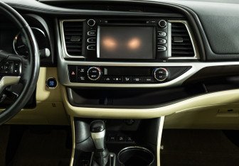 Подержанный автомобиль Toyota Highlander 2014 года (14 фото)