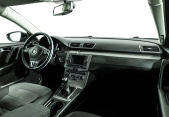 Подержанный автомобиль Volkswagen Passat Sedan 2012 года (9 фото)