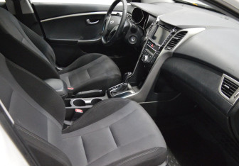 Подержанный автомобиль Hyundai i30 Wagon 2012 года (12 фото)