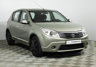 Подержанный автомобиль Renault Sandero 2013 года (3 фото)
