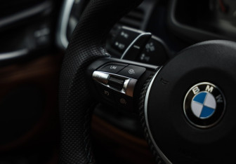 Подержанный автомобиль BMW X5 M 2016 года (17 фото)