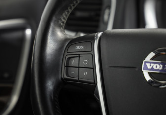Подержанный автомобиль Volvo V60 Cross Country 2015 года (12 фото)