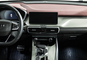 Подержанный автомобиль Geely Coolray 2024 года (14 фото)