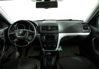 Подержанный автомобиль Skoda Yeti 2012 года (13 фото)