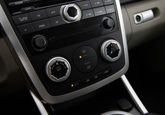Подержанный автомобиль Mazda CX-7 2007 года (17 фото)