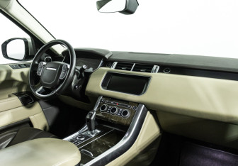 Подержанный автомобиль Land Rover Range Rover Sport 2017 года (9 фото)