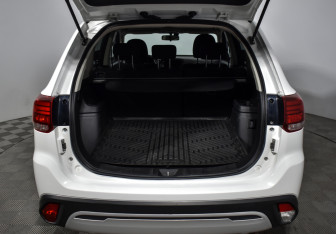 Подержанный автомобиль Mitsubishi Outlander 2019 года (19 фото)