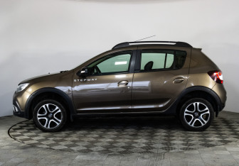 Подержанный автомобиль Renault Sandero 2018 года (8 фото)