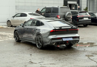 Подержанный автомобиль Changan UNI-V 2023 года (5 фото)