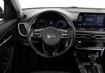 Подержанный автомобиль Kia Seltos 2021 года (10 фото)