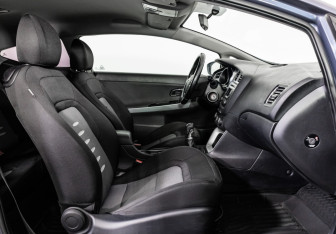 Подержанный автомобиль Kia Ceed Hatchback 2013 года (14 фото)