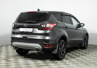 Подержанный автомобиль Ford Kuga 2018 года (5 фото)