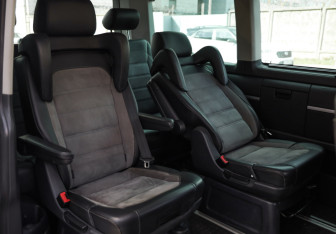 Подержанный автомобиль Volkswagen Multivan 2020 года (34 фото)