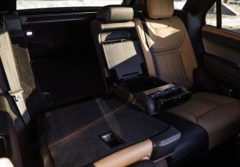 Подержанный автомобиль Land Rover Range Rover Sport 2024 года (30 фото)