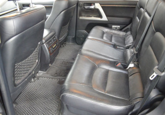 Подержанный автомобиль Toyota Land Cruiser Suv 2012 года (9 фото)