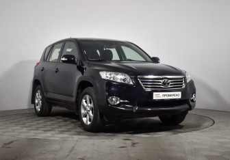 Подержанный автомобиль Toyota RAV4 2011 года (3 фото)